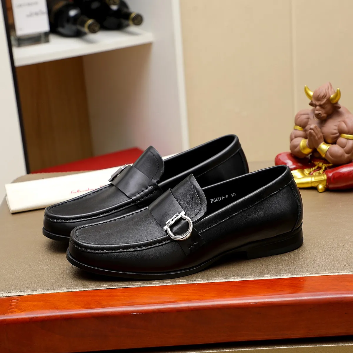 Men's shoes 💰460 🔥 Ferragamo new men's casual slip-on shoes 🇨🇳 Official website original 1:1 mold, original quality 💯 fine workmanship, high-end luxury ☘ The upper is made of imported Italian first-layer cowhide 🌴 Luxurious water dyeing 🐂 Leather lining 🍓 Rubber wear-resistant and non-slip outsole, breathable and comfortable to wear 🍍 The first choice for high-taste men, color optional! Code number 38-44 (45.46. Customized)